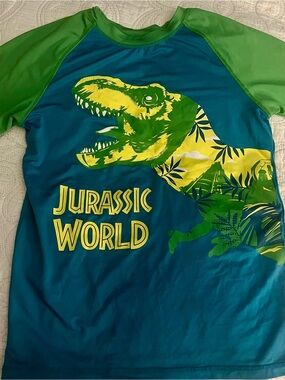 🦖Jurassic World T-Rex Short Sleeve Rash Guard | Boys M 8/10 | Universal Studios